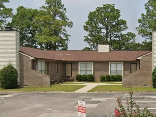 575 Countrytown Dr, Hope Mills, NC 28348