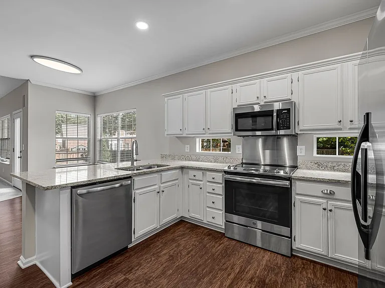128 Clarendon Cir — Photo 19