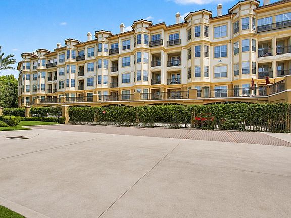 4th image of 7575 Kirby Dr APT 1302