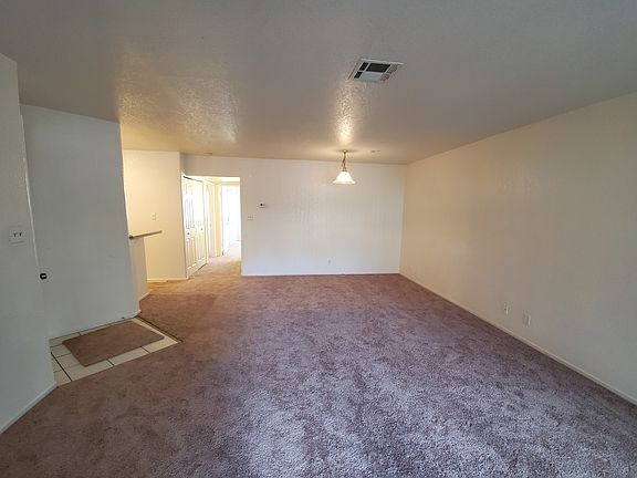 3rd image of 5052 S Rainbow Blvd