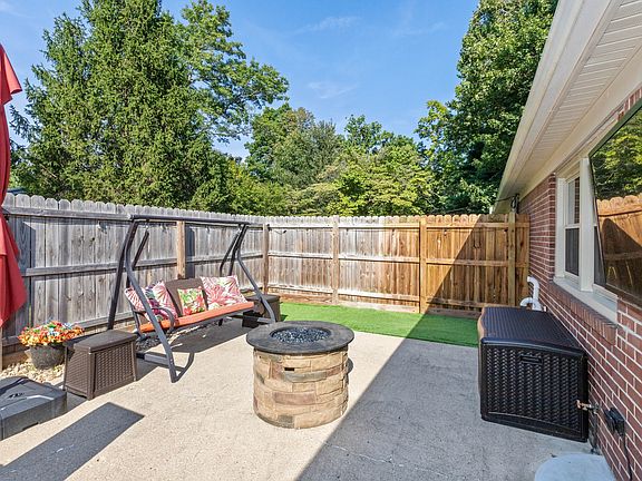 3rd image of 62 Orchard Ln