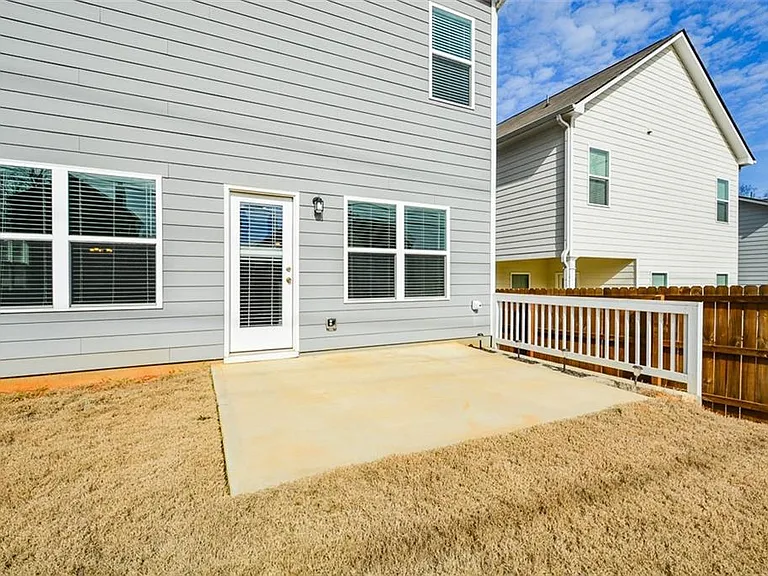 350 Cranston Dr — Photo 45