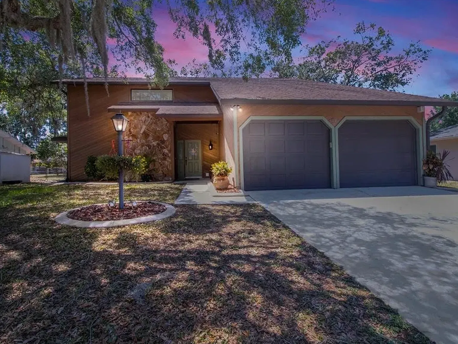 5 bed, $3,500 — Photo 2