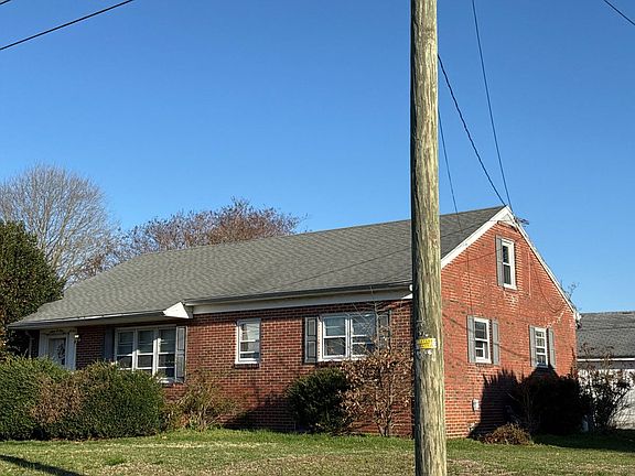 2nd image of 301 E Walnut St