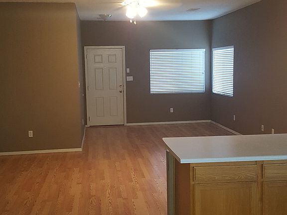 3rd image of 7584 Cricket Hill Dr NE