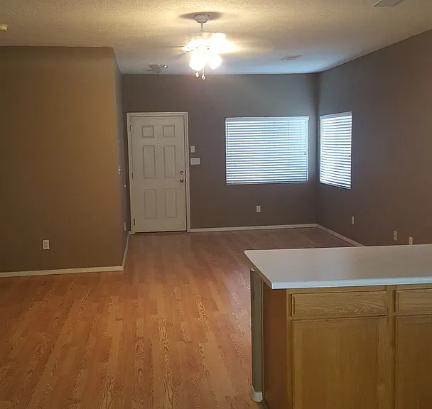 7584 Cricket Hill Dr NE — Photo 3