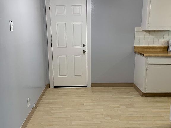 4th image of 933 Ravenscourt Ave #2