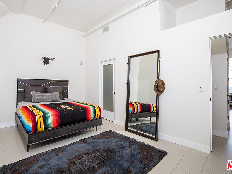 1st image of 939 S Broadway #913