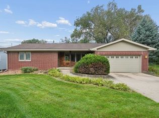 920 Westwood Dr NW, Cedar Rapids, IA 52405