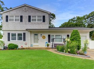 275 Elizabeth Ave, Holbrook, NY 11741