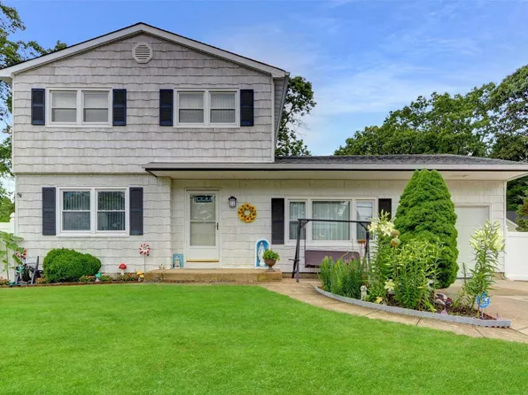 275 Elizabeth Avenue, Holbrook, NY 11741