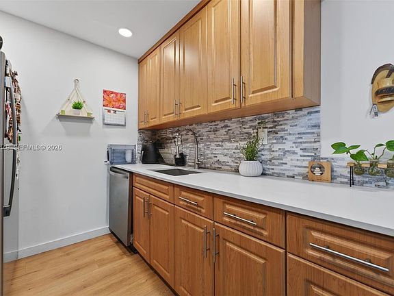 5th image of 8950 NE 8th Ave APT 402