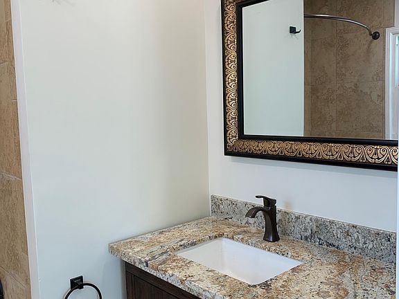 5th image of 846 Manhattan Beach Blvd