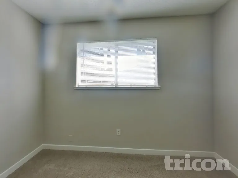 1104 Waxwing Dr — Photo 10