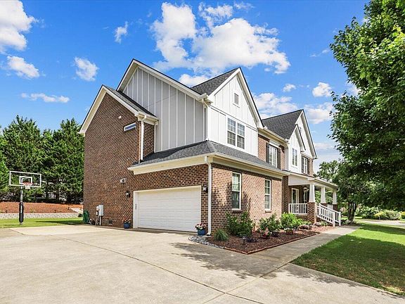2nd image of 107 Vintage Hill Cir