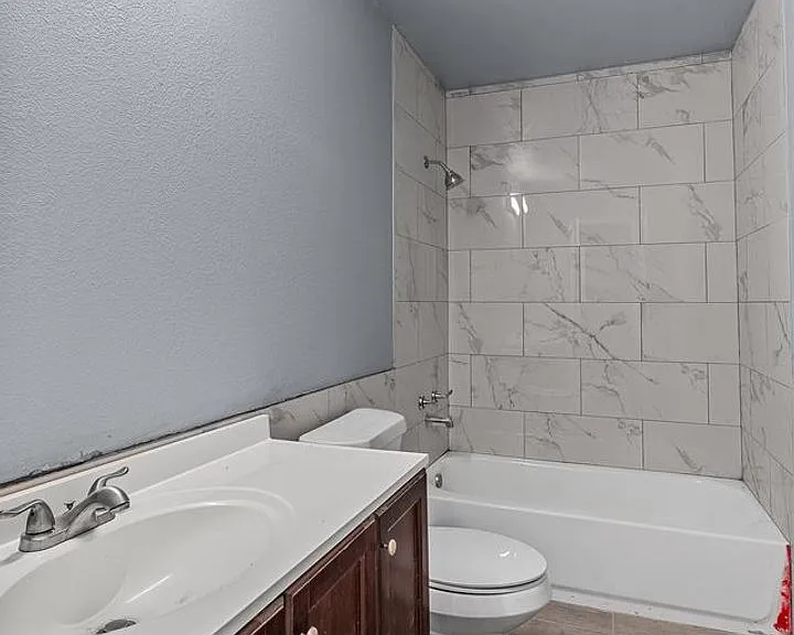 9419 Normandie Dr — Photo 17