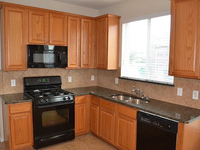 3305 Ocean Dr — Photo 8