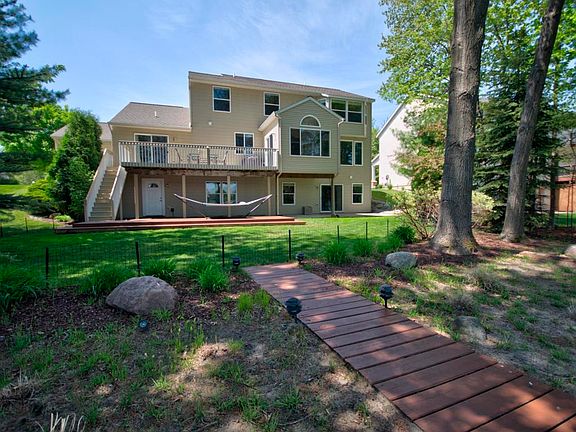 3rd image of 6882 Westshire Dr
