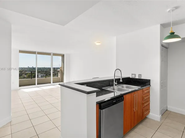 3232 SW 22nd St #905, Miami, FL 33145