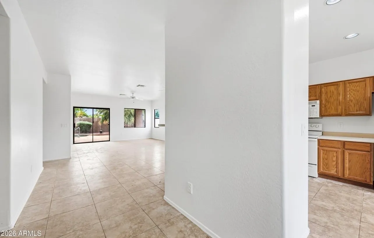 3 bed, 1677 sqft, $2,500 — Photo 3