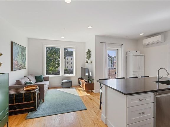 4th image of 38 Colonial Ave #2
