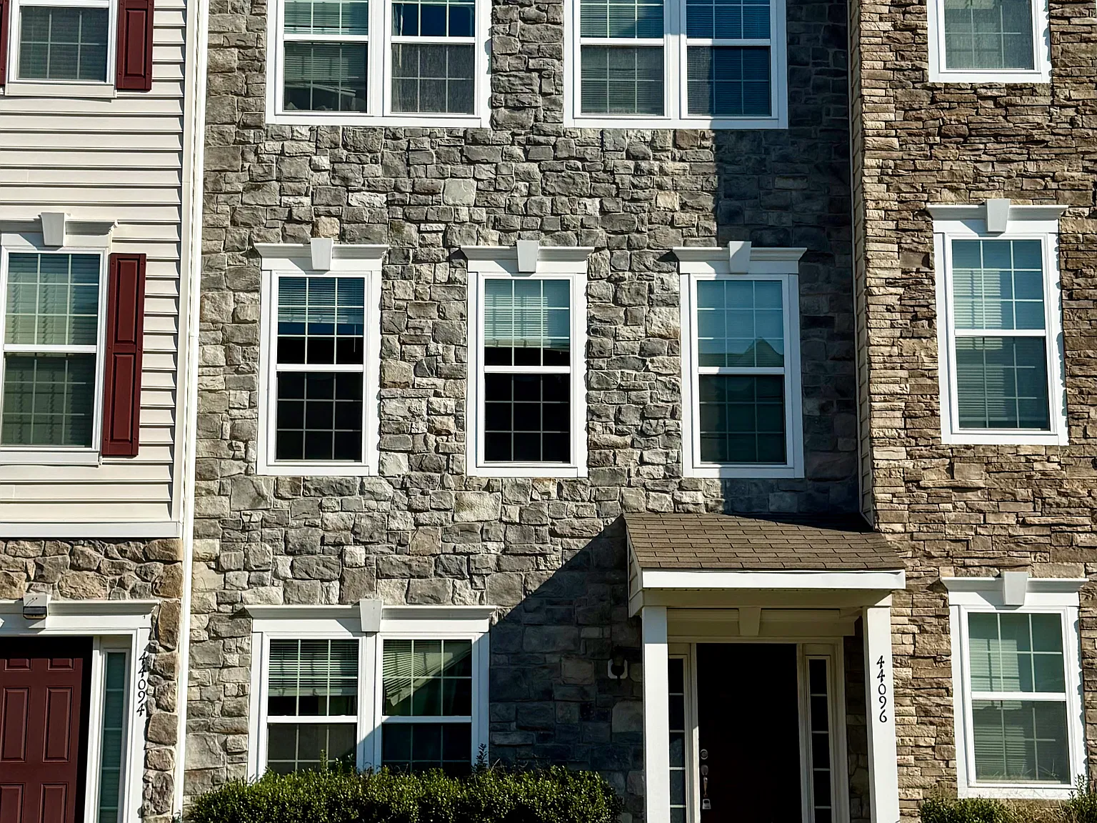 4 bed, 3.5 bath, 2360 sqft, $2,975 — Photo 1