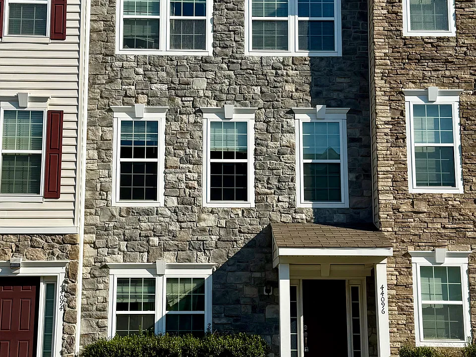 44096 Turf Field Sq