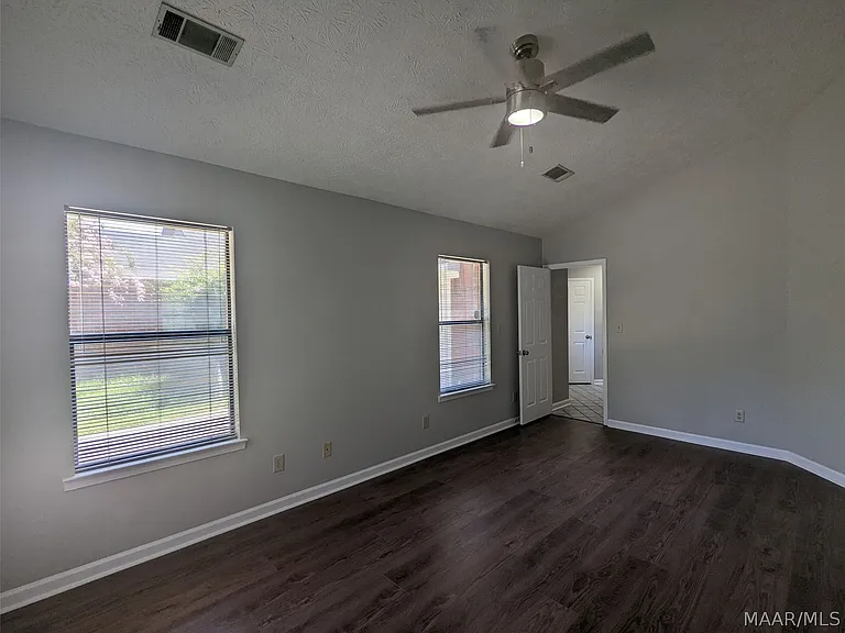 191 S Burbank Dr — Photo 14