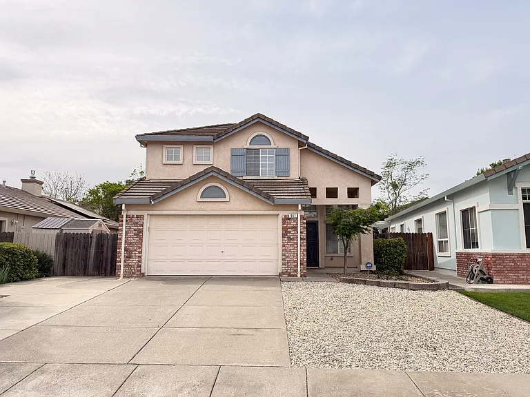 961 Celestine Cir — Photo 2