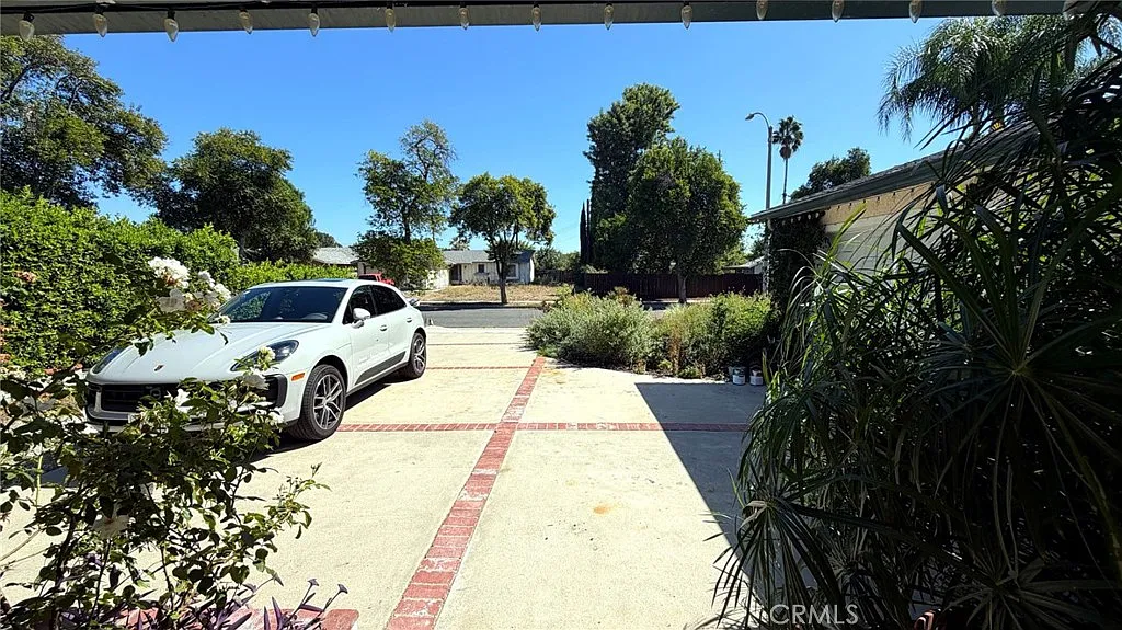 3 bed, 1354 sqft, $3,500 — Photo 4