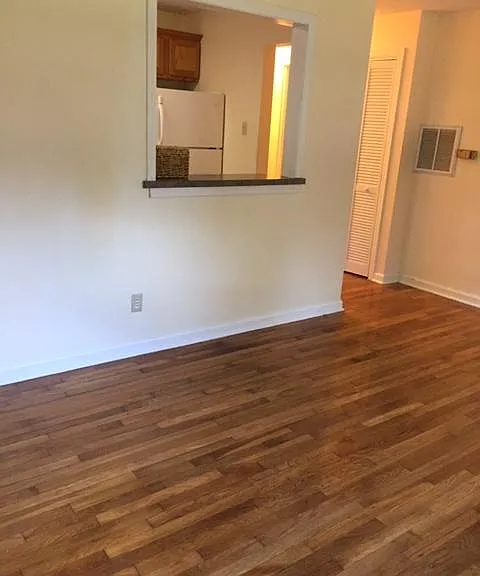 304 Jackson St — Photo 2