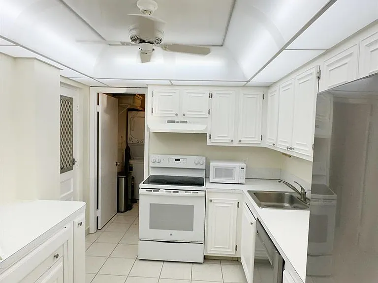 5301 NW 2nd Ave #401 — Photo 7