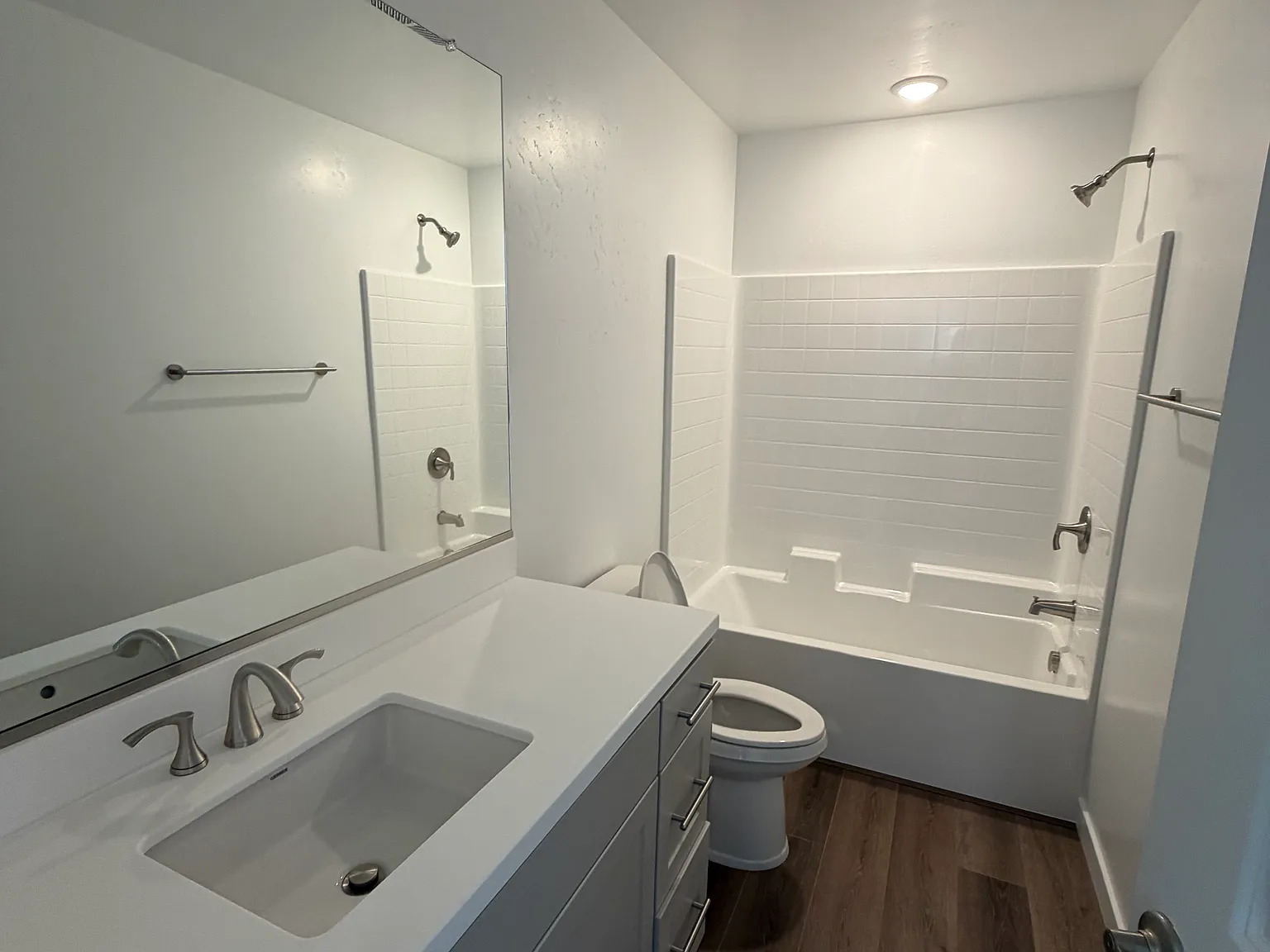 3 bed, 2.5 bath, 1572 sqft, $3,700 — Photo 4