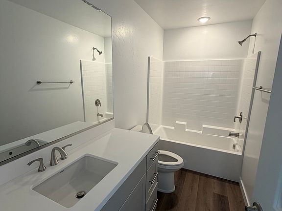 4th image of 415 River Terrace Dr
