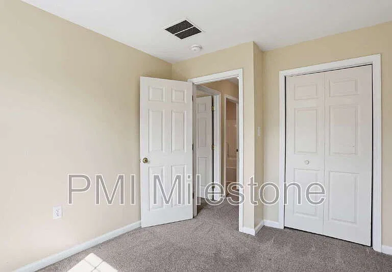 24 Mabel Ln — Photo 15