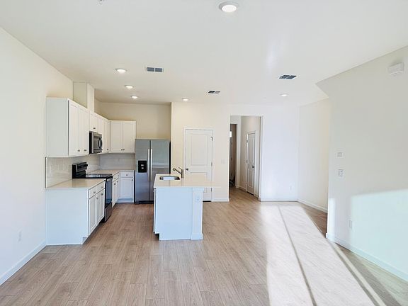 5th image of 3474 Chroma St
