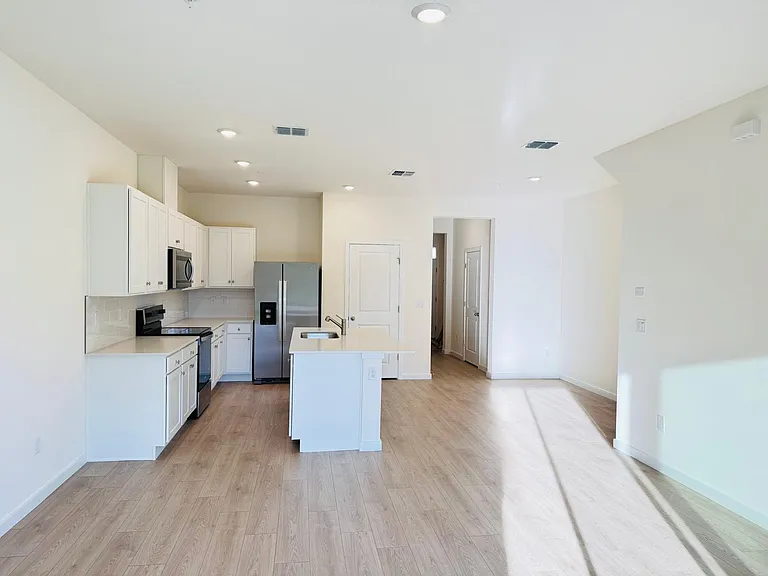 3474 Chroma St — Photo 5
