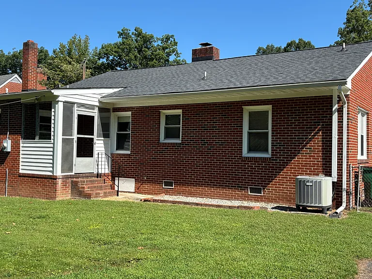 223 Thompson St — Photo 2