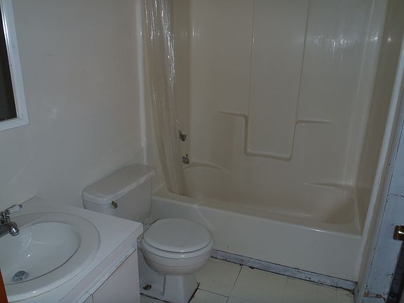 5th image of 228 Pearl Ave
