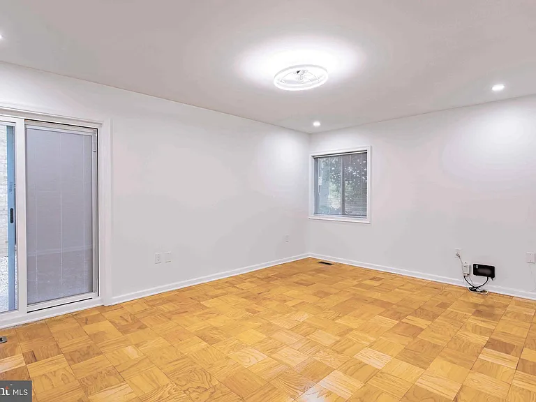 1 Stonehenge Cir #2 — Photo 39