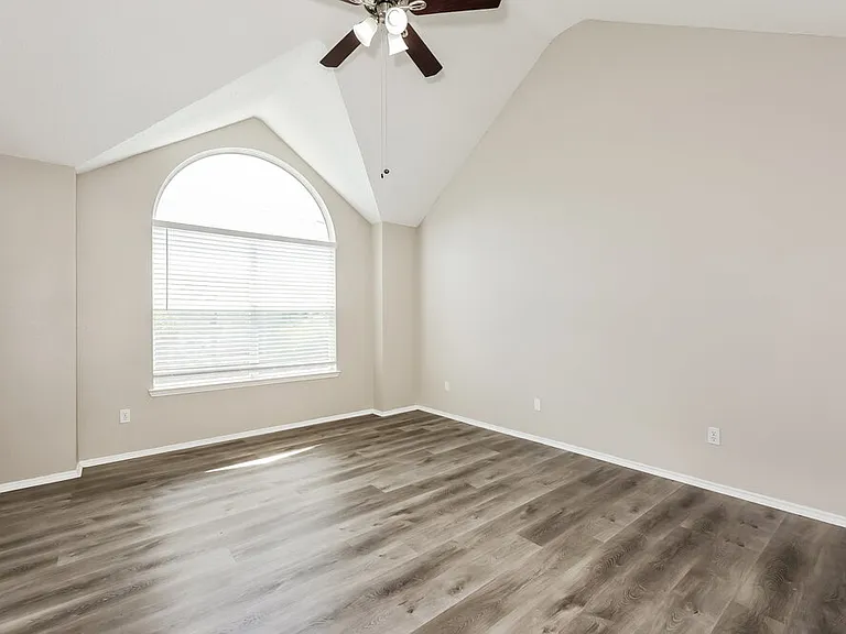 2124 Creek Royal Dr — Photo 10