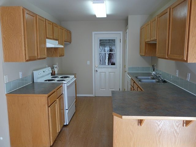 2nd image of 1832 E Illinois St