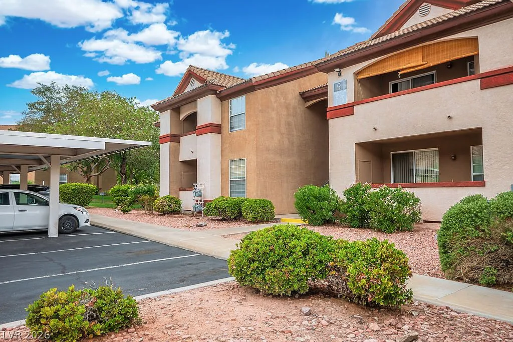 1 bed, 1.0 bath, 701 sqft, $1,250 — Photo 2