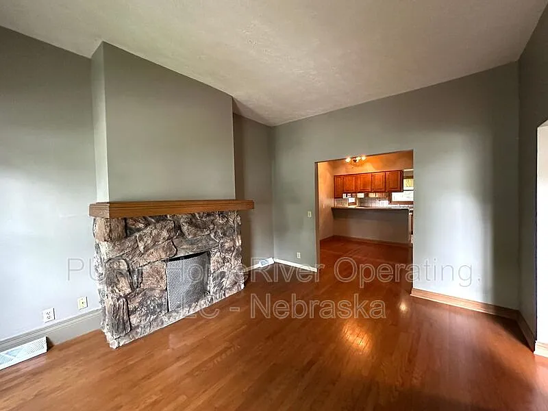 3 bed, 2.0 bath, 1301 sqft, $1,800 — Photo 3