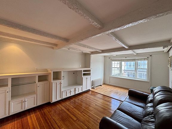 4th image of 51 Clarendon Ave #2