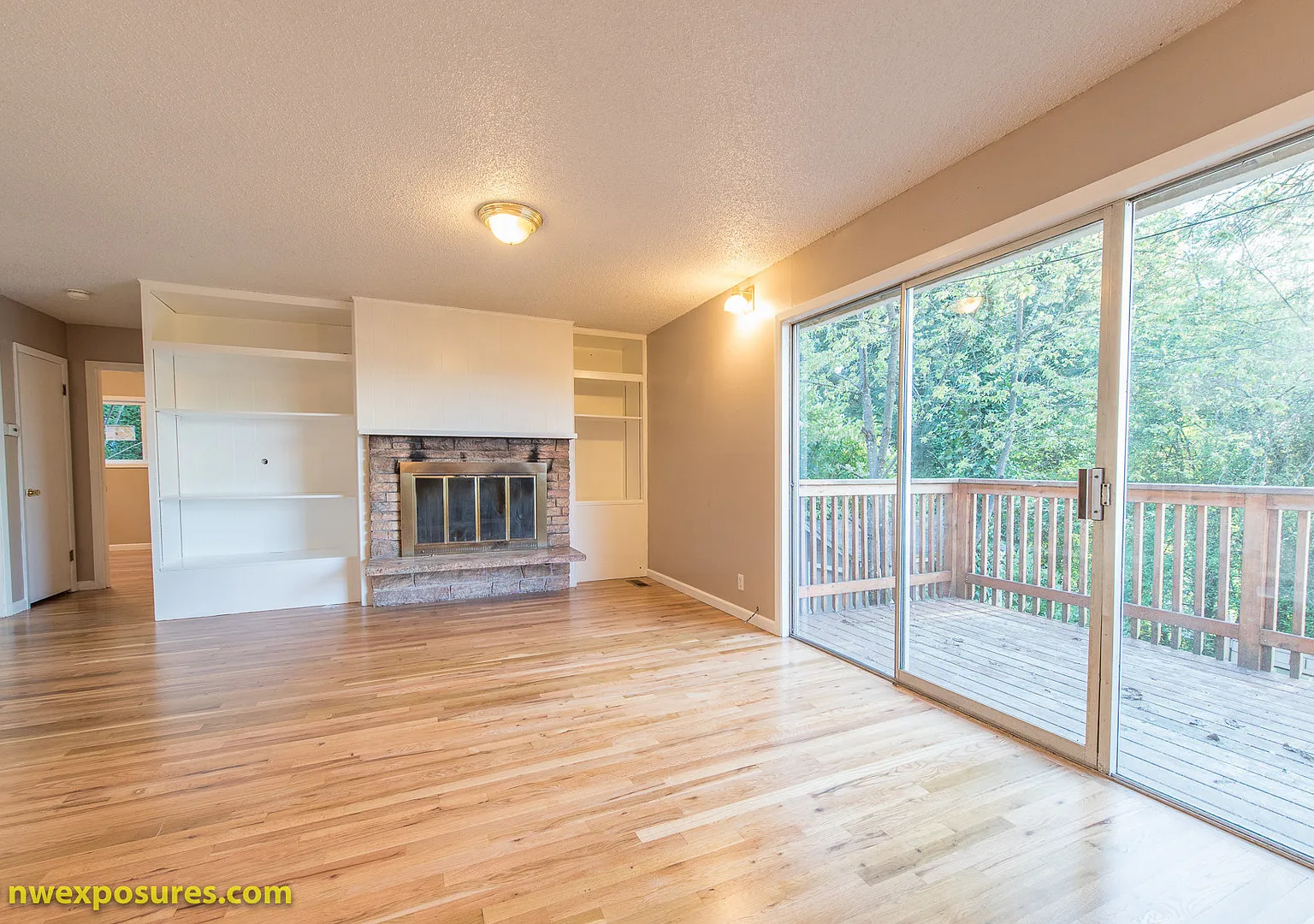 Charming Ashcreek 4BD/2BA Home w/ Dual Decks + Backyard +W/D Included + Pets Welcome!! — Photo 3
