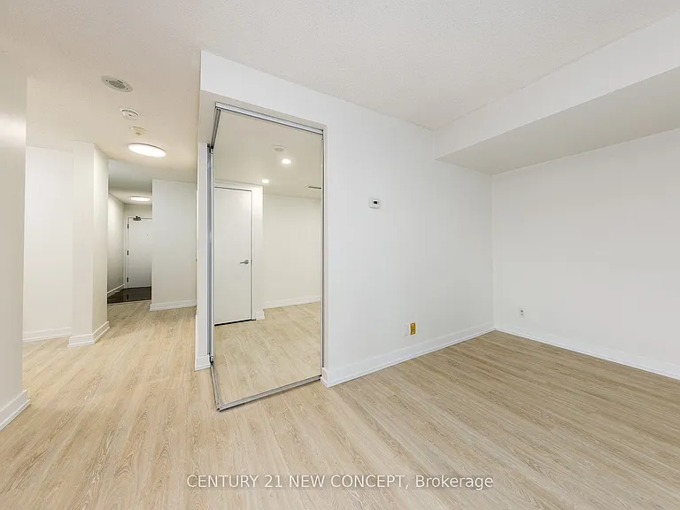 381 Front St W #501 — Photo 11