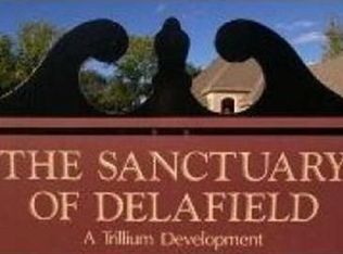 637 Sanctuary Ln, Delafield, WI 53018