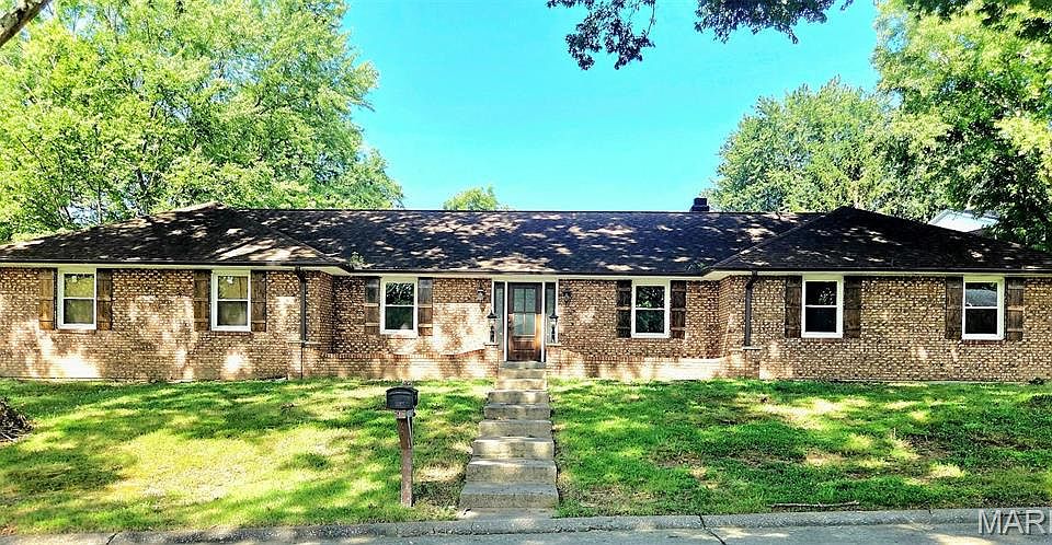 1st image of 611 La Petitte Ct