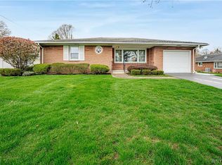 4 Standish Rd, Lockport, NY 14094